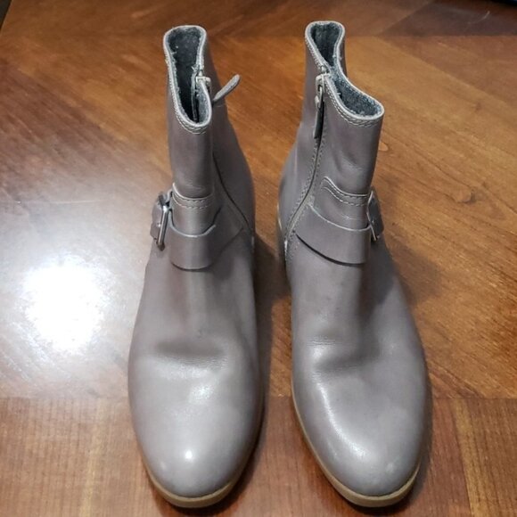 𝅺Cole Haan "Huntley" Leather Grey Office Designer Waterproof Booties - Women's - Picture 5 of 10
